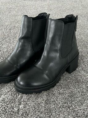 DV by Dolce Vita Black Leather Chunky Chelsea Booties